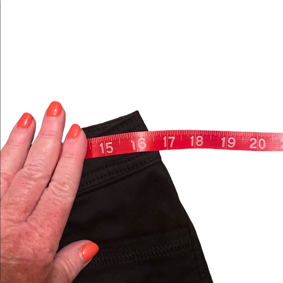 Ladies WHITE HOUSE BLACK MARKET Black Capris Size 4 - Picture 5 of 5